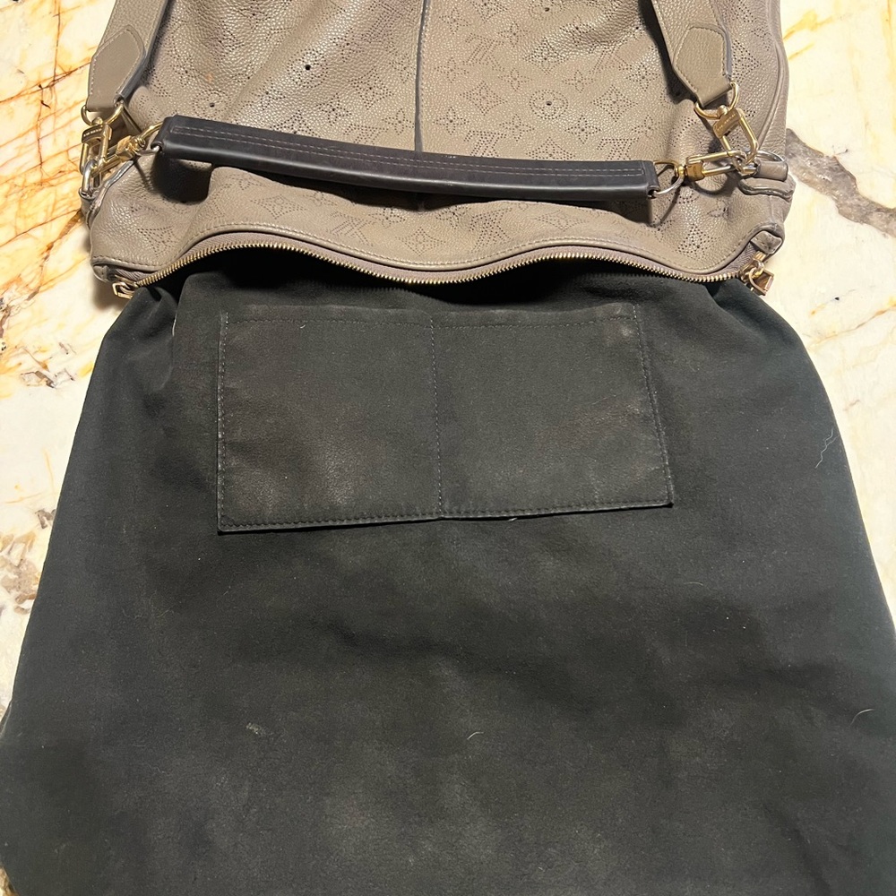 Authentic Louis Vuitton Ombre taupe Mahina leather SELENE MM Shoulder Bag - Picture 11 of 11